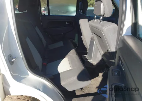 2010 Jeep Liberty Sport from USA, damaged, VIN 1J4PP2GK6AW106412